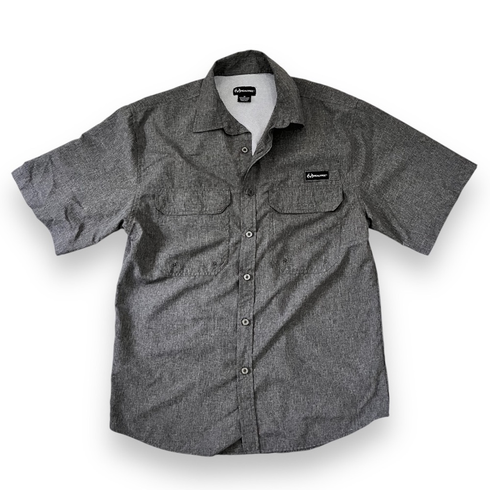 Realtree Button Down Back Flap Top